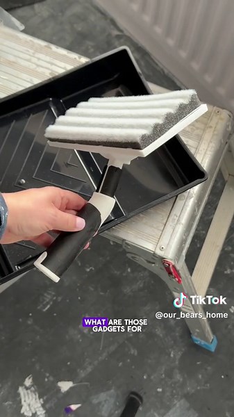 Painting pad What is it??? I have never ever used a painting pad before I am committed to a roller BUT when I spotted this harris brush painting pad I needed to investigate it further. And….. I love it 🙌🏼 No splatter and the gadgets are a game changer I will link it in my stories Have you ever used one before?? #paintingtips #decoratingideas #paintingpad #interiordecorating #painting #diytools #diytips #painttips #paintinghacks