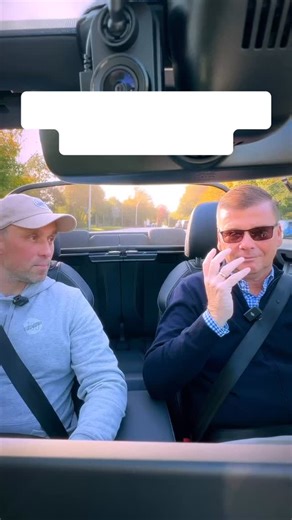 🪫 Elektroauto schuld. Prämien für Verbrenner steigen. Die Beitragswelle rollt durch den Briefkasten und legt offen, wie stark die Kosten gestiegen sind. Hohe Teilepreise bei Akkus und Leistungselektronik, zusätzliche Sicherheitsprozeduren nach Unfällen und mehr Tausch statt Reparatur erhöhen die Schadenssummen. Versicherer verteilen diese Mehrkosten auf den Gesamtmarkt. Dadurch wird die Police für Verbrenner spürbar teurer, obwohl am Fahrzeug und am Fahrprofil oft nichts geändert wurde. Dieses 