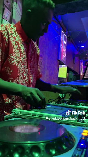 Scratch DJ Mark Brings Fun to Chicken Dance