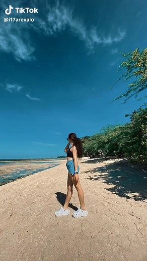 Poses idea in beach #iana17a #fyp #beach