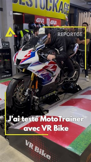 🔥 Tester un simulateur, c’est facile… jusqu’à ce qu’on le fasse vraiment 😅 Grâce à @motogoodeal et @vrbike_simulator j’ai pris en main le @mototrainersimulator avec MotoGP sur PC, et j’ai vite compris que c’était très physique mais qu’il ne faut pas le faire trop sérieusement. Mais quel outil pour préparer un circuit avant d’y rouler pour de vrai, ou pour travailler son endurance en piste. #AcidMoto #SimulateurMoto #MotoTrainer #VRBike #MotoGP | AcidMoto.ch