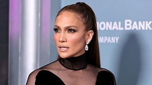 Jennifer Lopez reveals what Ben Affleck engraved on her engagement ring (2022)