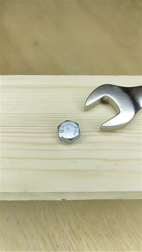 DIY Tool Hacks on Instagram: "Ever been in that situation where a bolt just wouldn't budge, and you're wrestling with your wrench, thinking you need an extra hand or a completely different tool? I've certainly been there. It's those moments that really test your patience and your problem-solving skills. Sometimes, the simplest solutions are the most effective, and a little ingenuity goes a long way. This visual perfectly captures that creative pivot when standard methods just aren't cutting it.