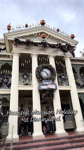 Haunted Mansion Holiday is truly something to see! Almost every inch of the Haunted Mansion attraction has a Nightmare Before Christmas overlay! It’s truly amazing how much work goes into making this happen each year!! #nightmarebeforexmas #thevacationeerjenna #disneyland #hauntedmansionholiday | The Vacationeer - Jenna Johnston