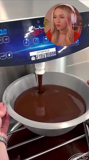 This Started Kinda SUS But Turned Out Amazing! #chocolate #art #sculpture #reaction #dragon #food #foodchallenge #funny #amazing