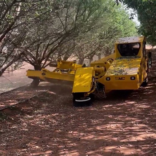 SUCCESS with optibelt RED POWER 3 - Orchard harvesting tree shaker