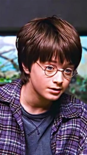 MovieXpress on Instagram: "From Cupboard Under The Stairs to Hogwarts ✨😱🔥#edit Creating a YouTube edit is never a simple task; it is a meticulous process that requires patience, creativity, and technical skill. For my latest project, an edit of Harry Potter and the Sorcerer’s Stone (2001), I devoted more than 9 hours of continuous work. Every detail, from the rhythm of the cuts to the synchronization of sound and visual effects, had to be carefully considered. ⏳🎬 The first step was scene sele