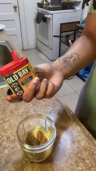 WASSGOODIE MY FOODIES❣️❣️❣️ Im back with another one and ouuu this recipe is such a banger. Im finna make another sandwich for dinner even though i just had this for lunch 😅 dont skip on the homade romouloude sauce as it really does make the whole sandwich slap 👋🏾 i hope you enjoy! #veganfood #veganfishsandwich #veganfoodtiktok #blackvegansoftiktok #veganrecipes #blackvegan #vegangirl #vegannewyorker #veganfoodshare #