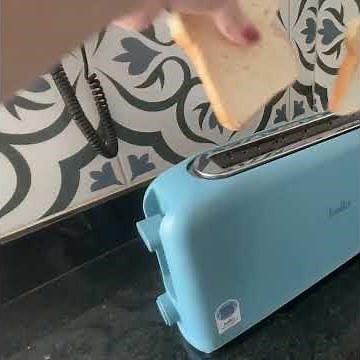 This Slim Toaster Saves Kitchen Space! | BELLA Toaster Review