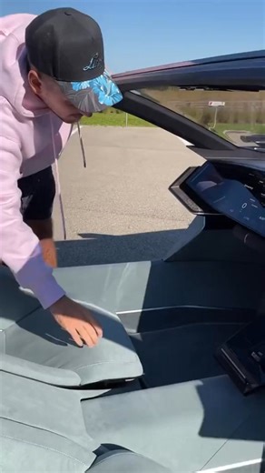 This Audi effortlessly extends to whichever way you like it #conceptcar #audi #tech | Melissa R. Veney | Facebook