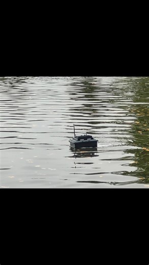 Sorry for the poor photographs, I was hampered by heavy drizzle, only 3 boats on the water this morning, boy was it cold, I stuck it out for a hour and then suffered a migraine and I have only just woken up after spending over 6 hours sleeping, but never mind, enjoy the pictures, sorry about the quality, but enjoy anyway. Please like them anyway, I am pretty sure you won't share them. Regards | Heron Model Boat Club