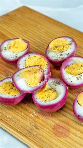 Oeufs de betteraves rouges Un apéritif incroyable! | Trop Bon