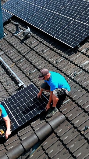 Fossibot official | The 𝗙𝗢𝗦𝗦𝗶𝗕𝗢𝗧 𝗙𝟳𝟮𝟬𝟬 supports up to 𝟱,𝟮𝟬𝟬𝗪 𝗵𝘆𝗯𝗿𝗶𝗱 𝗶𝗻𝗽𝘂𝘁 (AC + Solar) — fully compatible with 𝗵𝗶𝗴𝗵-𝘃𝗼𝗹𝘁𝗮𝗴𝗲 𝗿𝗼𝗼𝗳𝘁𝗼𝗽 𝘀𝗼𝗹𝗮𝗿 𝘀𝘆𝘀𝘁𝗲𝗺𝘀 for faster... | Instagram