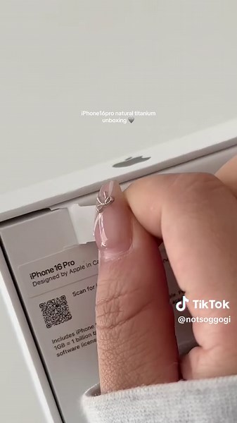 iPhone 16 Pro Natural Titanium Unboxing