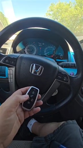 🔑 Honda Odyssey 2016 Push-to-Start Remote – High Desert, CA 🚐 We just programmed a push-to-start remote with sliding door controls for a 2016 Honda Odyssey, done on-site in the High Desert (Xperia) using a high-quality Autel remote. Lost your remote or need a spare? This is the perfect time to save 💰 💥 Special Deal Available Today If you need an extra remote (without the emergency key inside), we can offer you a great price. ✅ Honda Odyssey key & remote programming ✅ Push-to-start & sliding 