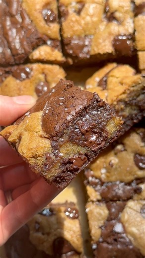 Don’t choose between brownies & chocolate chip cookies - you can have both! My Brookies are flavorful & rich, and the brownies come out perfectly fudgy, while the chocolate chip cookies layer bakes to chewy perfection #brookies #ChocolateChipCookies #BrownieLovers #desserttime | Blue Bowl