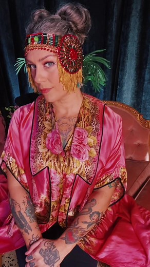 #strippinghistory #burlesque #americanpickers #costume #vintagestylenotvintagevalues #1920s #matahari #glassart #headdress #vintagecostume #herstory #antique costume picked by @tifflittlefingersvintage