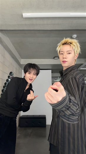 껍던씸😏🖤 #NTX #EUNHO #SEUNGWON | ntx