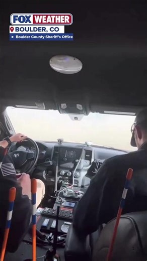 HOLD ON ⚠️ : Dangerous winds ferociously whipped in Boulder County, Colorado