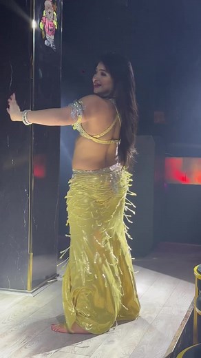 19K views · 184 reactions | #cairo #egypt #caironightlife #show #bellydancequeens #bellydancelove #bellydancing #fyp #bellydancer #bellydancesuperstars #arabic #orientalstyle #dancing #bellydancelife #bellydanceshow #oriental #bellydancers #raqssharqi #dubai #bellydanceglobal #orientaldancer #rakssharki #orientaldance #dansöz #party #workout #bellydance_queens #رقصة #مصر #زقراط | Theclassiccarovan | Facebook