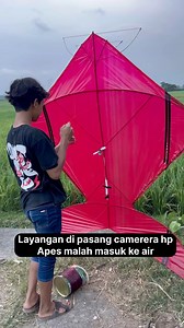 Layangan di pasang camera hp malah masuk ke air🥹 | Samson Layangan