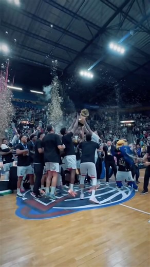 4X ROLO COMPRESSOR 🏆🏆🏆🏆 Mais um dia de euforia no Pedrocão porque o @sesifrancabasquete é CAMPEÃO mais uma vez do @nbb! É A CAPITAL DO BASQUETE EM FESTA 🏀 | Netshoes