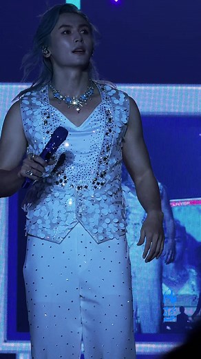 美女擦汗与舞蹈的完美结合