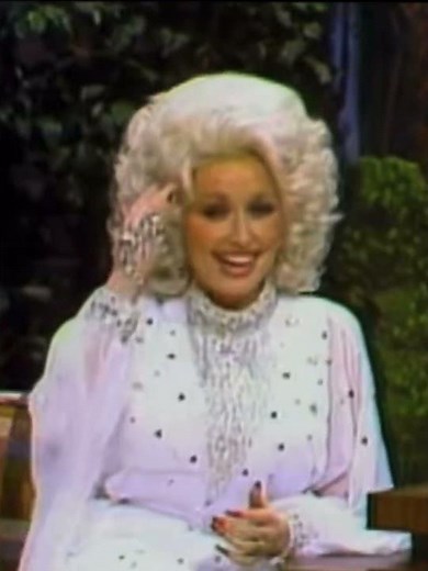 Dolly Parton on the Johnny Carson show 1977, his comment about giving a years salary to take a peek.