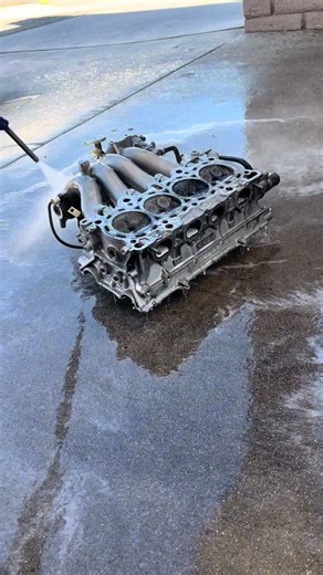 B20 crv came in for a head gasket new valves, the original issue was a chipped valve but customer decided to change it all while I had it torn apart #honda #crv #headgasket #cars #fyp