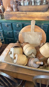 619 reactions · 13 shares | The homes we feature truly have some of the best primitive collections!! Stay tuned to see more of Ginny Wambold’s home in the Fall issue! #primitive #butterchurn #butterstamp #cheesebox #antiques #antiquecollector #antiquecollection #homeinspiration #decoratingideas | A Primitive Place Magazine | Facebook