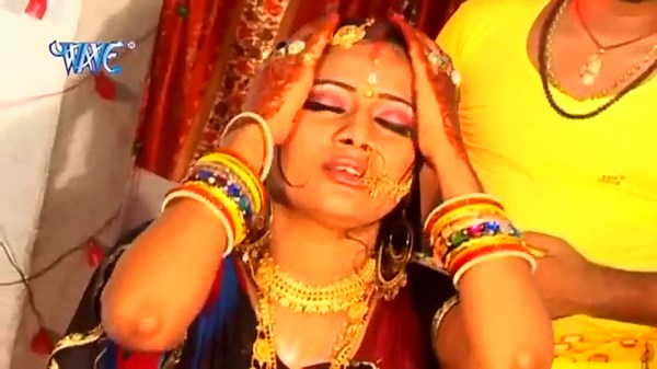 ओरिए ओरिए मधु चुये | Pawan Singh का सबसे ज्यादा बजने वाला छठ गीत | New Chhath Geet 2025