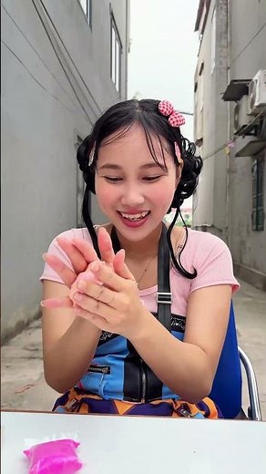 Zoey and the meaningful story about modeling clay #kpopdemonhunters