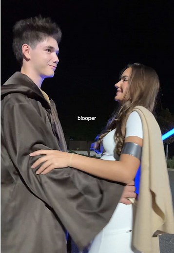 Funny Blooper: Forgetting Lines in Love Scenes