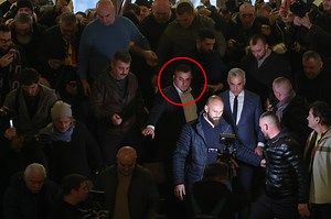 Cine este Cătălin Berenghi, bărbatul care a amenințat-o pe judecătoarea Cristina Ardeleanu în procesul lui Călin Georgescu împotriva CCR: Fost luptător în Legiunea Străină, a îngropat carcase de porc pe locul unde urma să fie ridicată o moschee, familie cu achiziții directe de la MApN și STS