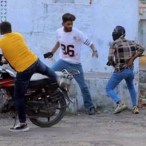 लोगो को लूटने के बहाने डराया😂 Phone Snatching Prank | Bhasad News Pranks #prankvideo #StarsEverywhere #phonesnatching | Bhasad News