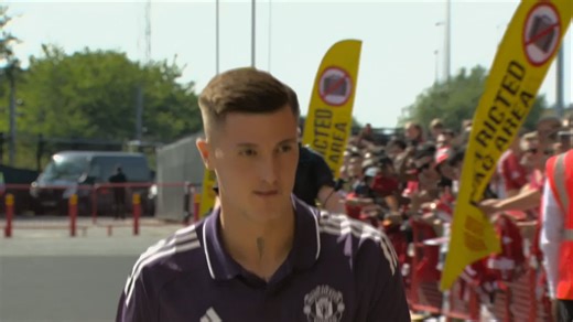 529K views · 24K reactions | Ruben Amorim and his Manchester United squad arrive at Old Trafford ahead of the club's blockbuster opening weekend match against Arsenal! ⚽️ | Sky Sports | Facebook