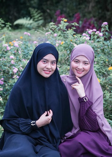 Elegan dalam Dua Warna: Bella Dress Yoora Sarah