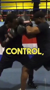 16K views · 463 reactions | This is how you use the 5 layers of defense. . #profighter #mmafighter #proboxer #boxingcoach #mmacoach #mmagym #boxinggym #kickboxer #mixedmartialartist #boxinglife #bjjpro #boxingtrainer #boxingtraining | Master Boxing | Facebook