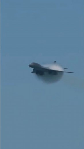 B-1B Lancer aka BONE high speed low pass #B1 #USAF #Aircraft