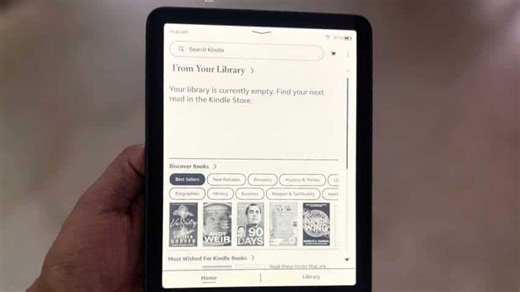 Amazon Kindle Paperwhite Review: एक नहीं...एक बार में Unlimited किताबें | Zee Business