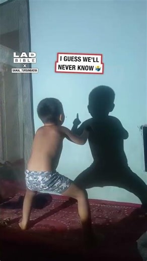 We made our son believe his shadow was dancing 🤣 (🎥: IG/ saikal_tursunbaeva)