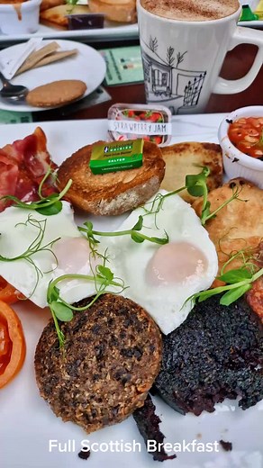 Ever wondered what a full Scottish breakfast was? Here it is, as served at Teuchters Landing in Edinburgh, Scotland. #fullscottishbreakfast #scottishbreakfast #haggis #blackpudding