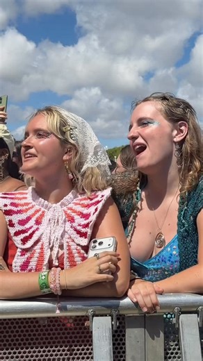 Laneway Festival on Instagram: "Cavetown’s Perth fans are the cutest!!! 😌"