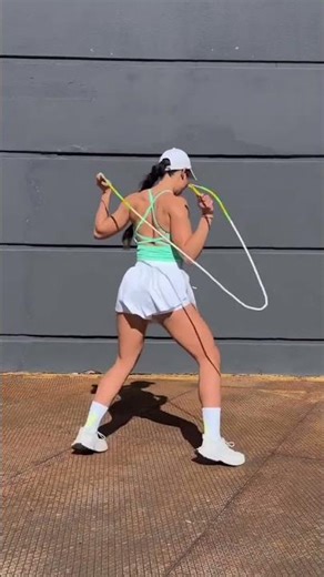 She Turned a Jump Rope Workout Into a Full Dance Party (I Can't Stop Watching)