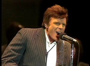 Del Shannon | Hats Off To Larry - live, 1987. Del Shannon performs his 1961 smash hit, "Hats Off To Larry" live at the "Spring Break Reunion" concert in Fort Lauderdale, Florida in May, 1987. 🎥 Liberation Hall. | All Things Del Shannon