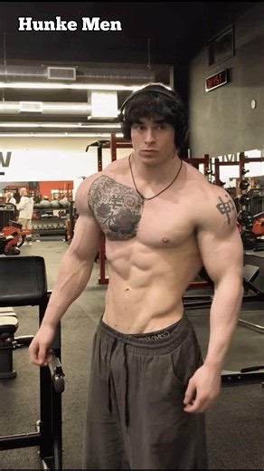 Looking good#aesthetic#muscle#motivation#posing#abs#chest#biceps#model#body#hunk#gym#work#back#bulge