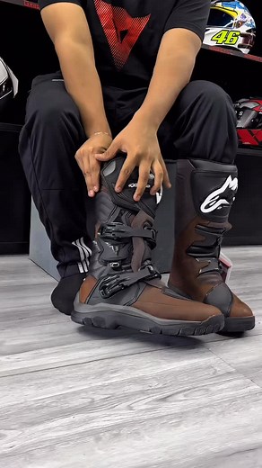 BOTAS ALPINESTARS COROZAL MARRÓN 😮‍💨 Comodidad, protección y estilo en una sola bota. *Envíos a todo el Perú 📲 Pedidos al https://wa.me/51914576562 #alpinestars #moterosperú #botasbiker | Gabriela GC Racing Import