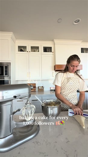 Taylor Bakery's Adorable Galentine Cake for 3k Followers