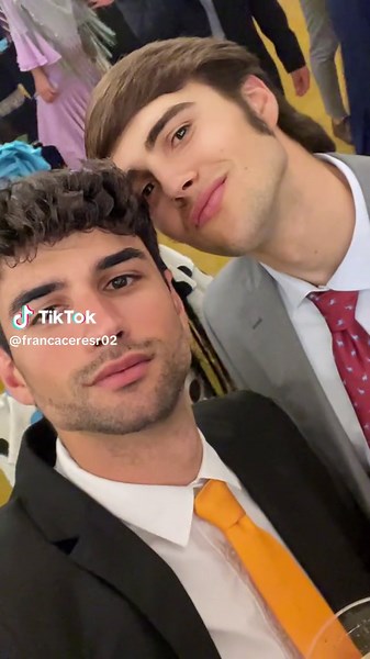 Elegant Evening Attire for Social Gatherings