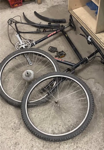 I got a bike in pieces. Check out all my bike restoration videos on my Youtube channel (link in bio). #mtb #vintagebike #vintagebikes #vintagemtb #retrobike #retrobikes #retromtb #90smtb #bikebuild #mtblife #bikeservice #bikerestoration #restoration #asmr